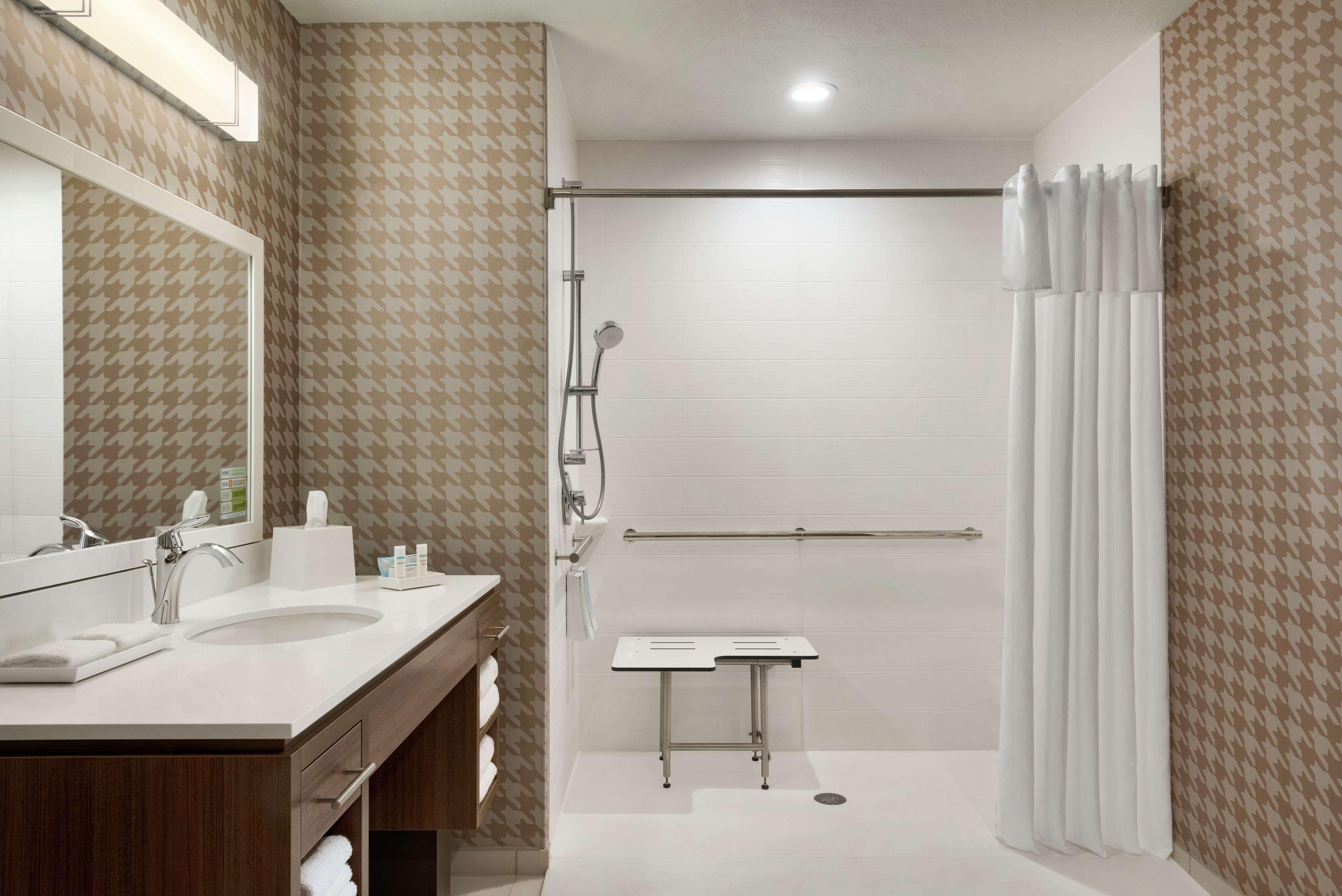 Home2 Suites By Hilton Bismarck Exterior foto